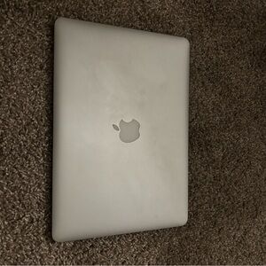 Apple MacBook in Sleek Silver